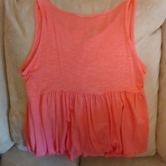 ❤️NWT BEAUTIFUL SLEEVELESS CORAL TOP❤️ - Picture 4 of 4
